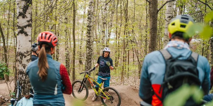 Individuální bikerský kurz v úrovni podle vašeho přání nebo skupinový kurz pro mírně pokročilé