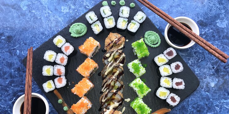 Sushi sety s lososem, avokádem, okurkou, kaviárem i smaženými krevetami