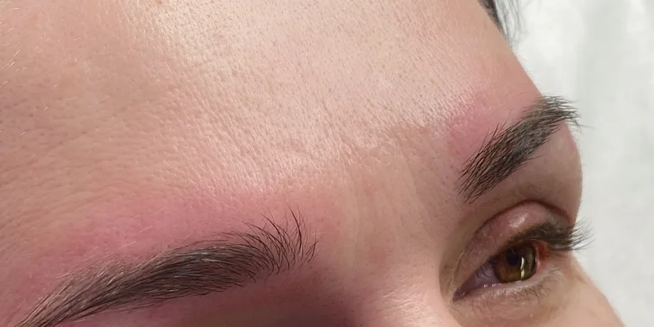 Permanentní make-up: oční linky, obočí pudrovou metodou i výplň rtů