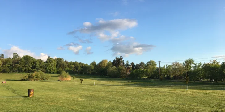 Zapracujte na odpalech: lekce golfu pro jednotlivce i rodiny v Holešově s možností ročního členství