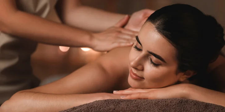 Terapeutická masáž na míru s aromaterapii a závěrečnou harmonizací zvukem