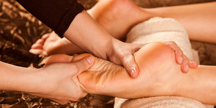 60 minut uvolnění pro unavené nohy: masáž chodidel s prvky reflexní terapie