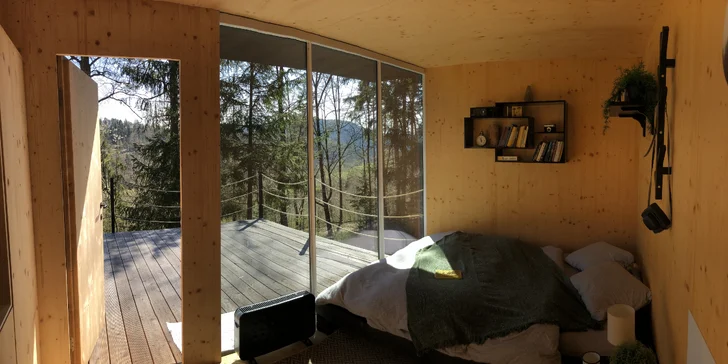 Ukryjte se před světem uprostřed přírody: plně vybavený tiny house u Sázavy s lahví prosecca