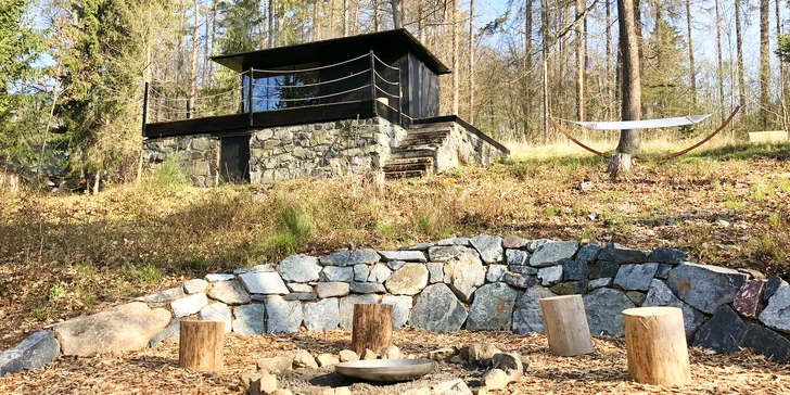 Ukryjte se před světem uprostřed přírody: plně vybavený tiny house u Sázavy s lahví prosecca