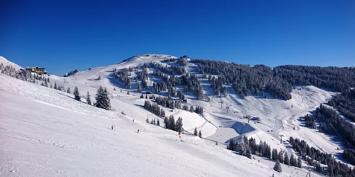 Na lyže do Saalbachu: hotel 250 m od skiareálu Leogang, polopenze a wellness