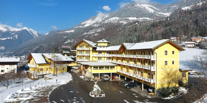 Hotel v Korutanech s výhledem na hory: snídaně, 4chodové večeře, lyžování a relax ve wellness