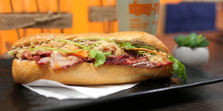 Vietnamská bageta Banh Mi a k ní čaj dle výběru: mléčný, plný ovoce nebo detoxikační