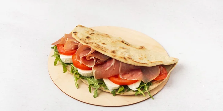 Dvě tradiční italské piadiny dle výběru a dva nápoje na místě nebo s sebou