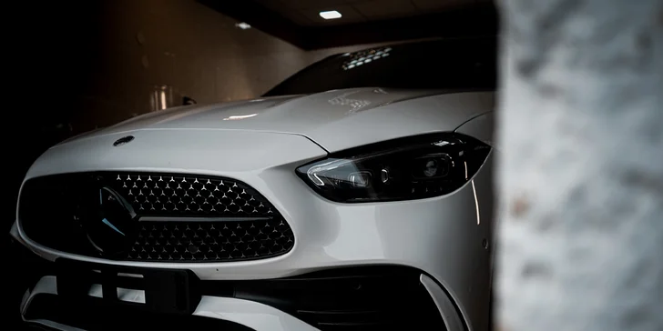Péče u auto: renovace světel i laku, čištění interiéru, ruční mytí či voskování