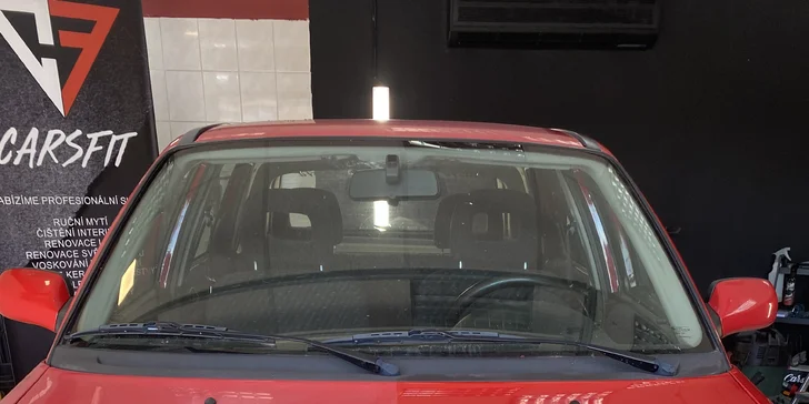 Péče u auto: renovace světel i laku, čištění interiéru, ruční mytí či voskování