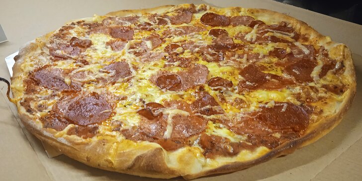 Dvě pizzy o průměru 36 cm podle výběru ze 33 druhů, rozvoz po Zlíně zdarma