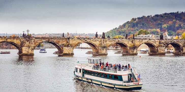Adventní plavba centrem Prahy se svařákem nebo kakaem či pronájem celé lodi na 1 až 5 hodin