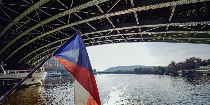 Adventní plavba centrem Prahy se svařákem nebo kakaem či pronájem celé lodi na 1 až 5 hodin