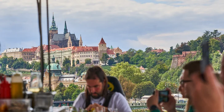 Premium Lunch in the Sky: 3chodové menu od kuchaře z Grandhotelu Pupp podávané v oblacích