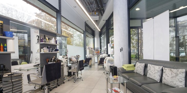Barber v centru Hradce uvnitř OC Atrium: mytí, střih, foukaná a závěrečný styling vlasů
