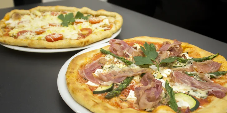 Pizza dle výběru: šunková, s nivou, slaninou, s mořskými plody i vegetariánská