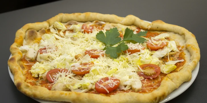 Pizza dle výběru: šunková, s nivou, slaninou, s mořskými plody i vegetariánská