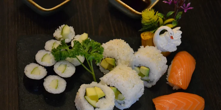 Sushi sety pro 2 osoby: restaurace v Pražské v centru Liberce, 20 až 48 kousků