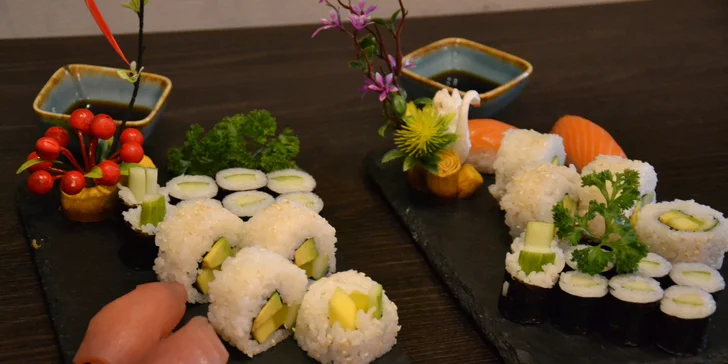 Sushi sety pro 2 osoby: restaurace v Pražské v centru Liberce, 20 až 48 kousků