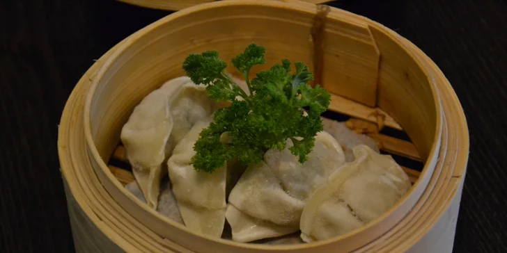 Asijské menu pro dva: kari, wok, ramen, poke, na výběr také tradiční předkrmy a dezerty
