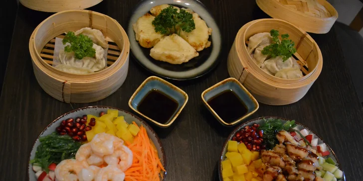 Asijské menu pro dva: kari, wok, ramen, poke, na výběr také tradiční předkrmy a dezerty