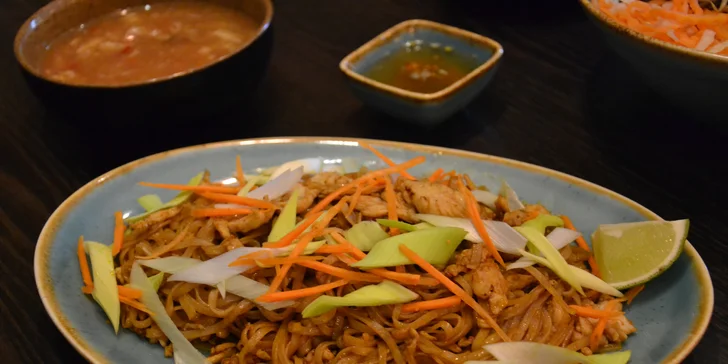 Asijské menu pro dva: kari, wok, ramen, poke, na výběr také tradiční předkrmy a dezerty