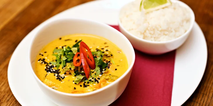 Tříchodové vegetariánské menu pro dva: paštika z tofu nebo guacamole, quesadilla či kari i sladká tečka