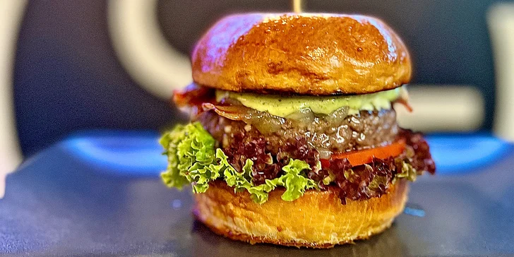 Dokonalá hostina: burger dle výběru z 5 druhů i s vodní dýmkou