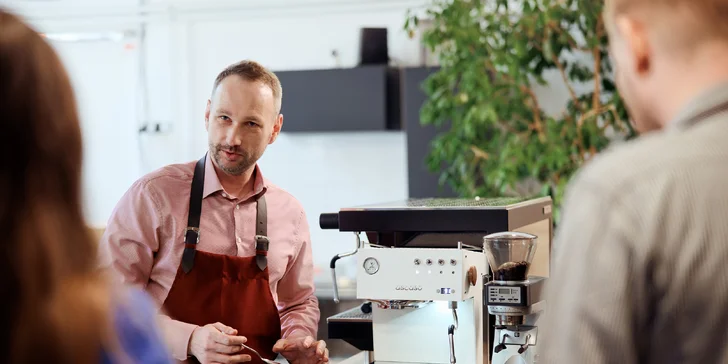 Víkendové kávové kurzy v Praze a Brně: nastavení mlýnku, espresso a cappuccino i latte art