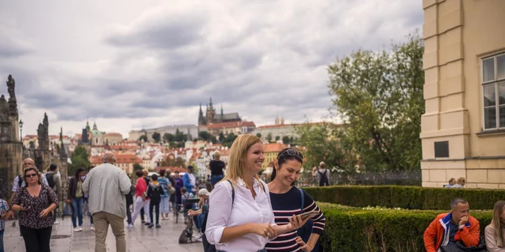 Mobilní online průvodce Pražským hradem nebo po Karlově mostě vč. vstupného pro 1 osobu