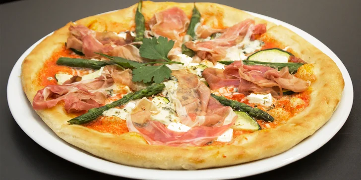 Pizza dle výběru: šunková, s nivou, slaninou, s mořskými plody i vegetariánská