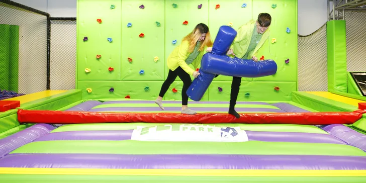 Dárkový poukaz do Fly Zone Parku: trampolíny, horolezecké stěny i virtuální realita