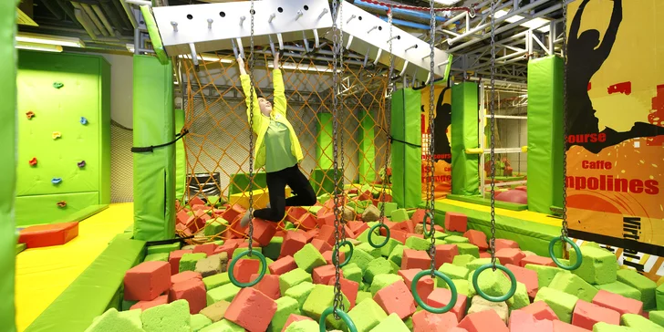 Dárkový poukaz do Fly Zone Parku: trampolíny, horolezecké stěny i virtuální realita