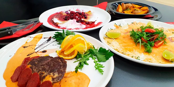 Tříchodové menu pro dva: steak ze svíčkové dle výběru, carpaccio a palačinky