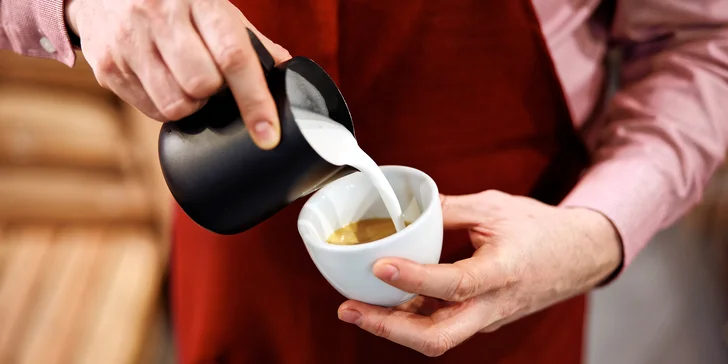 Víkendové kávové kurzy v Praze a Brně: nastavení mlýnku, espresso a cappuccino i latte art