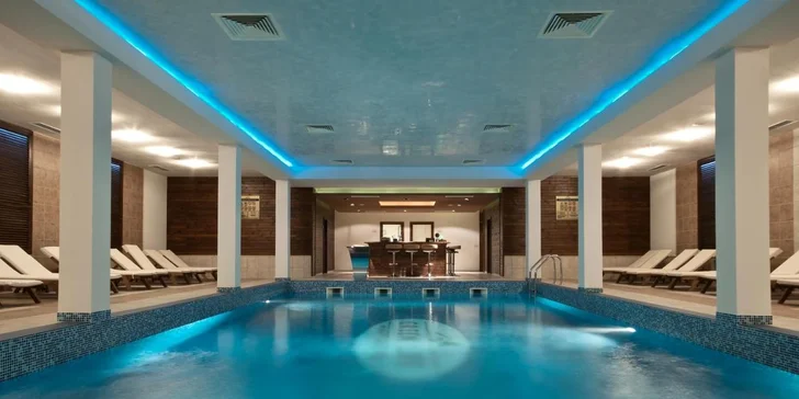 Za parádní lyžovačkou a neomezeným wellness do Bulharska: středisko Bansko ski, snídaně i tři sauny