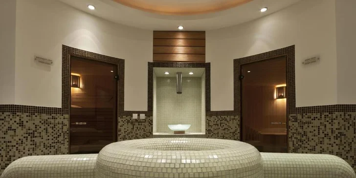 Za parádní lyžovačkou a neomezeným wellness do Bulharska: středisko Bansko ski, snídaně i tři sauny