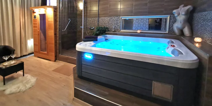 Privátní wellness se saunou a vířivkou: 2 hodiny relaxace, víno i posezení u krbu