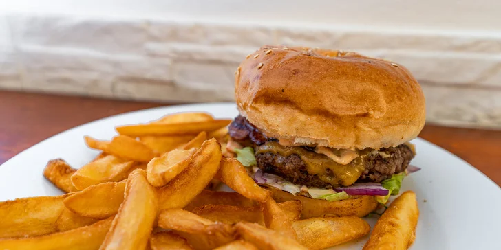 Dobrota pro 1 nebo 2 osoby: miniburger výběrem z 5 druhů i vč. hranolků