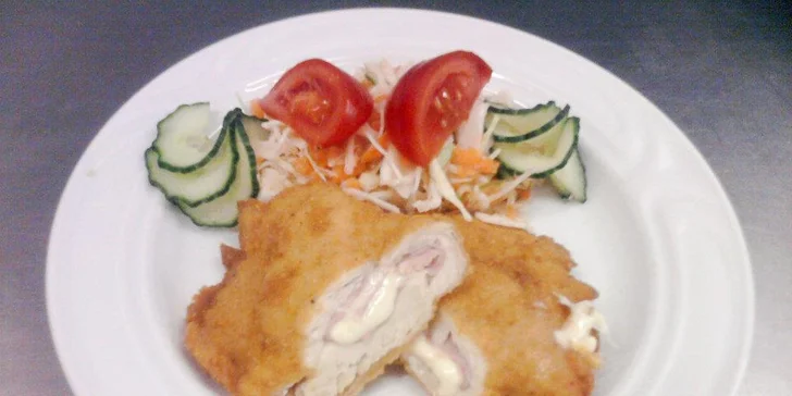 Otevřený voucher na jídlo a pití včetně poledních menu v přeloučské restauraci Bakchus