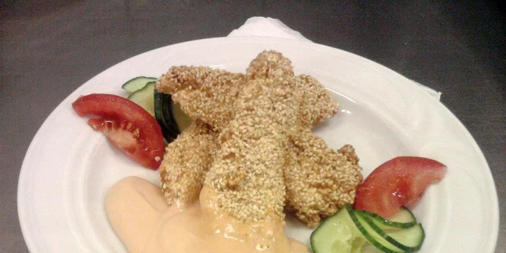 Otevřený voucher na jídlo a pití včetně poledních menu v přeloučské restauraci Bakchus