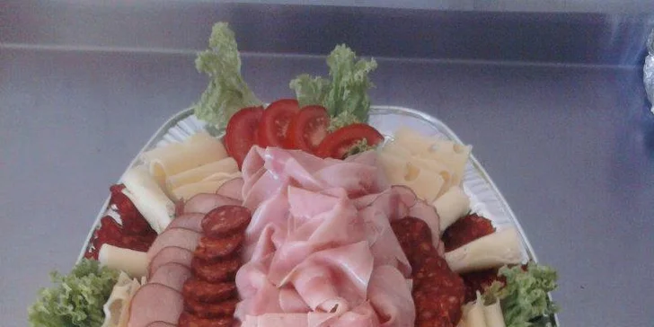 Otevřený voucher na jídlo a pití včetně poledních menu v přeloučské restauraci Bakchus