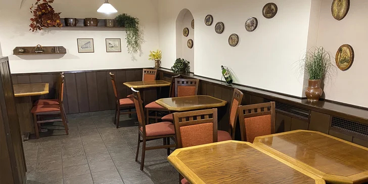 Otevřený voucher na jídlo a pití včetně poledních menu v přeloučské restauraci Bakchus