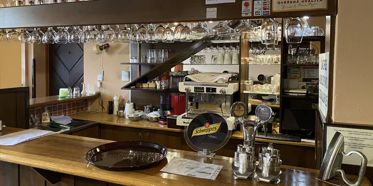 Otevřený voucher na jídlo a pití včetně poledních menu v přeloučské restauraci Bakchus