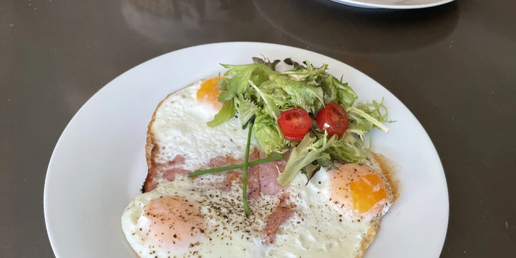 Snídaně dle výběru v Tiebreak restaurantu: perfektní začátek dne o samotě či ve dvou