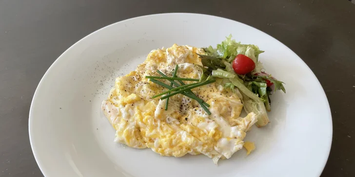 Snídaně dle výběru v Tiebreak restaurantu: perfektní začátek dne o samotě či ve dvou