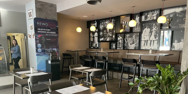 Club sandwich či burger s trhaným hovězím a příloha dle výběru pro 1 i 2 osoby
