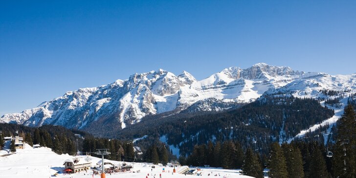 Zimní dovolená v Madonna di Campiglio: wellness a snídaně, skibus, 200 metrů od sjezdovek
