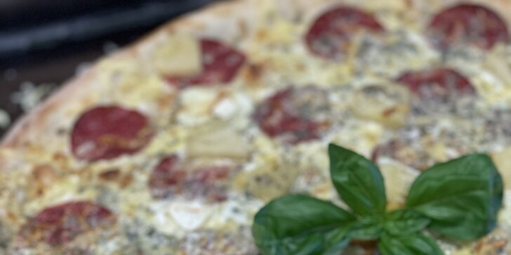 Vyberte si podle chuti: 1 nebo 2 pizzy o průměru 40 cm z nabídky celkem 20 druhů