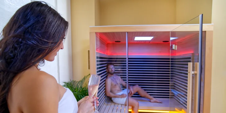Privátní wellness pokoje v různých stylech: hydromasážní vana, sauna i relax zóna
